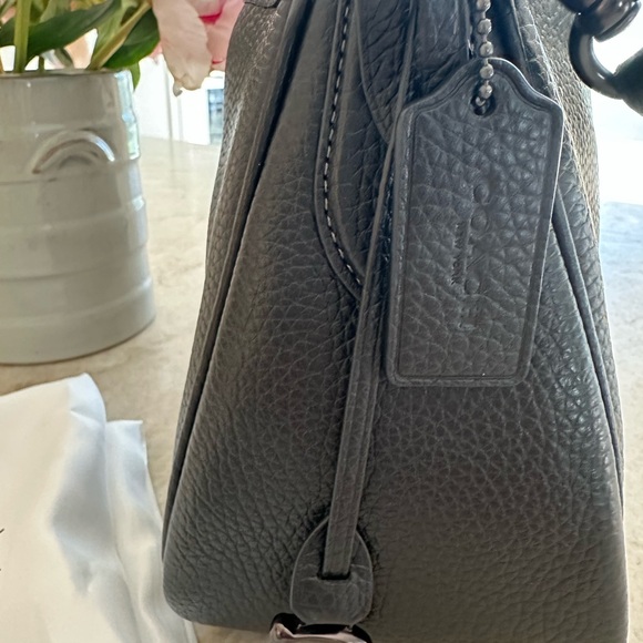 Cary Pebble Leather Crossbody Shoulder Bag - Black - Picture 12 of 14